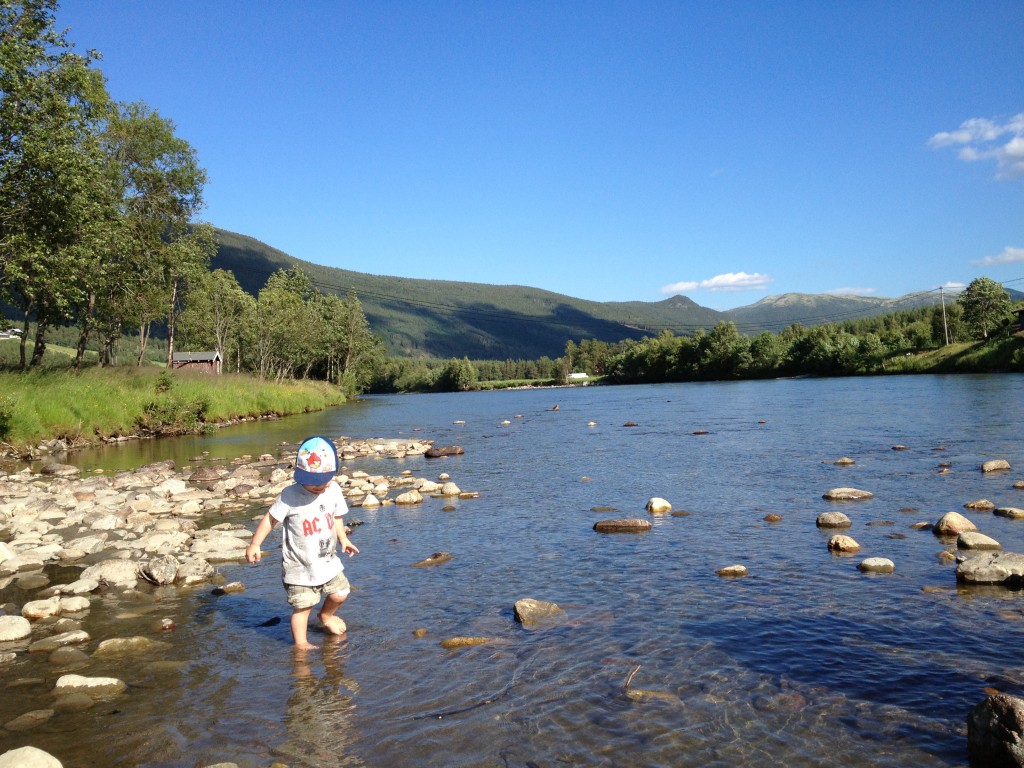 Elva Lågen ved campingen
