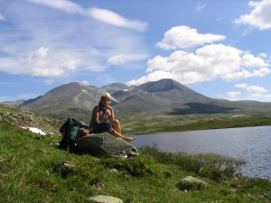Rast ved fjellvann i Rondane
